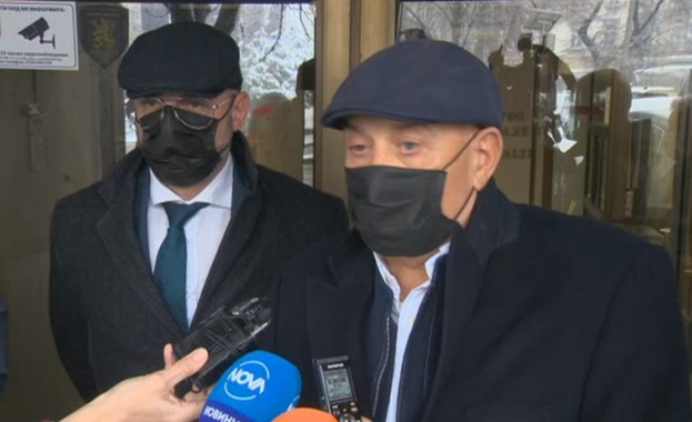 Ресторнтьорите ще отворят затворените заради мерките срещу коронавируса заведения на