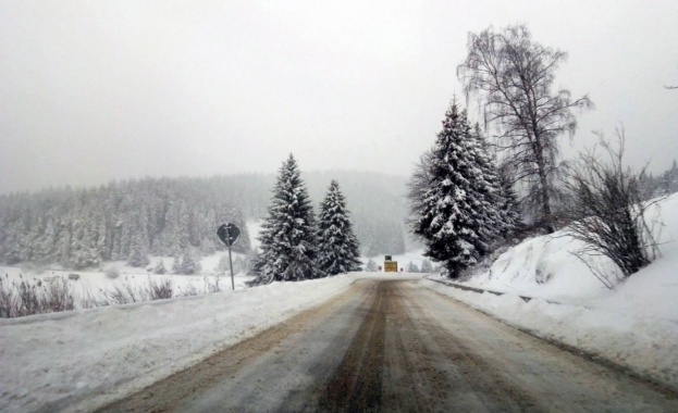 Временно се ограничава движението през проход Шипка поради изтегляне на