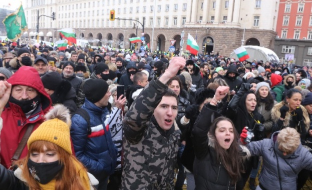 Напрежение възникна на протеста на ресторантьорите пред Министерски съвет след