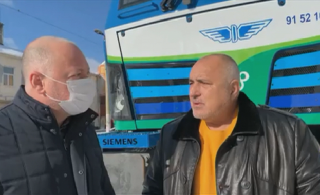 Премиерът Бойко Борисов разгледа новите локомотиви на БДЖ Борисов припомни