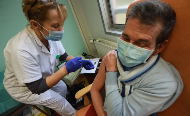 Старт на масовата ваксинация през март. Какво трябва да знаем? 