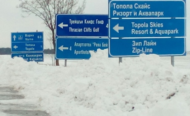 Най тежка остава обстановката в област Добрич където снегопочистването през нощта