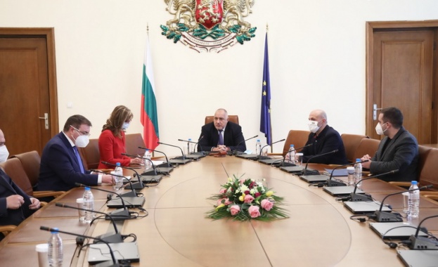 Здравният министър Костадин Ангелов се е ангажирал да внесе необходимите