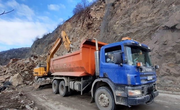 Временно движението при км 101 на път III 866 Кричим