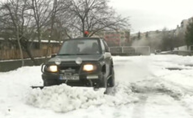 27 годишен търновец пусна първи частен снегорин Почисти от преспите доброволно