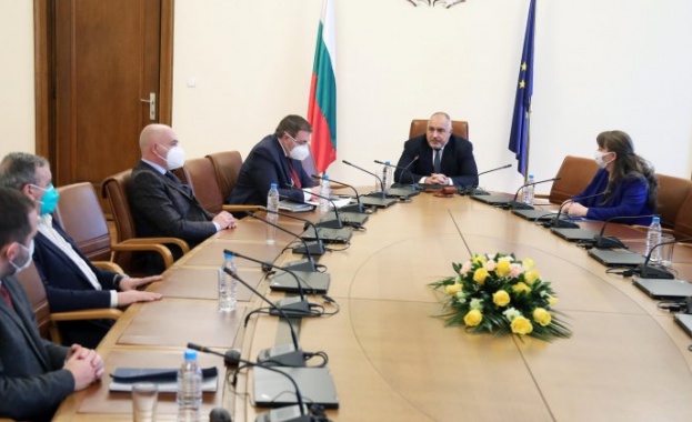 Електронен регистър на желаещите да се ваксинират български граждани ще