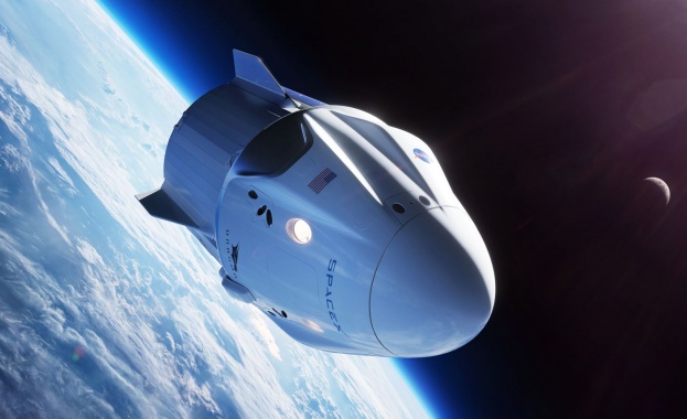 Компанията SpaceX обяви в понеделник че ще изведе четири цивилни