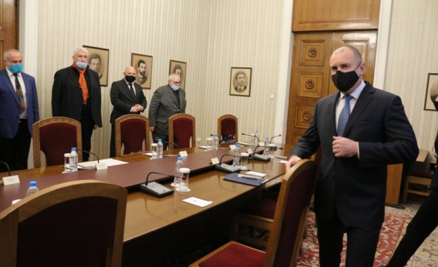 Президентът Румен Радев не коментира призива на ГЕРБ да се