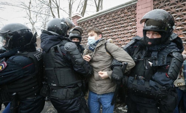 Много хора са пострадали при протестите срещу скандалната присъда срещу