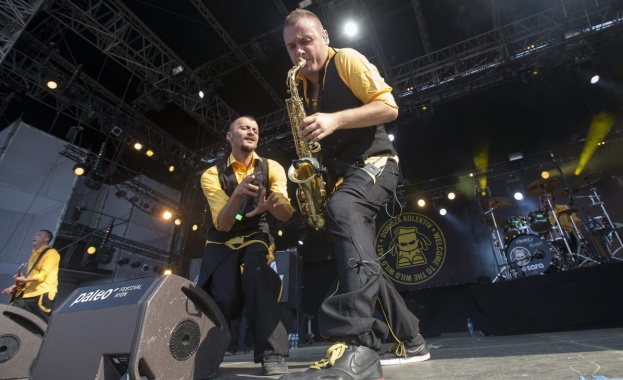 Най популярната босненска рок група Дубиоза Колектив има нов член Но