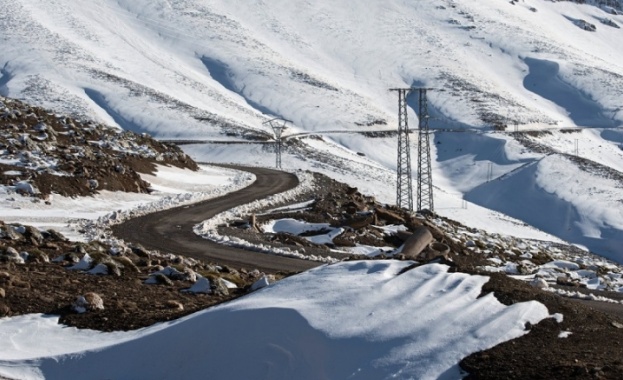 Голямо количество сняг паднало през януари остава в няколко региона