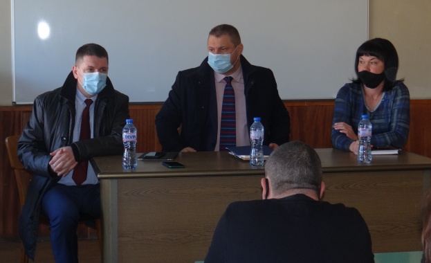 Министър Христо Терзийски се срещна и разговаря със служителите на