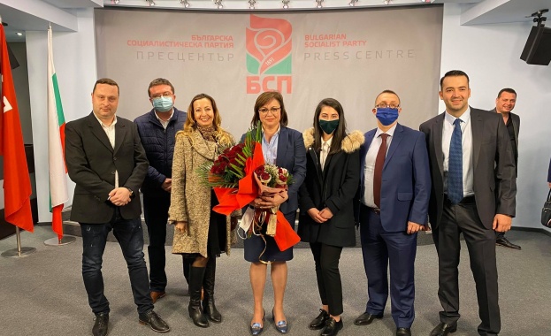 Корнелия Нинова прие нови членове на БСП в София