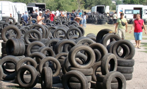 Димитровградският автопазар който е едно от най големите тържища в