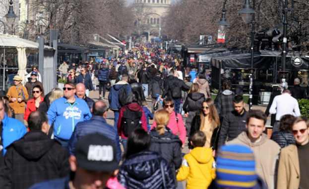 Необичайното за месец февруари топло време в комбинация с почивния