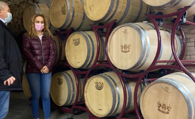 Вицепремиерът и министър на туризма Марияна Николова посети Мелник и