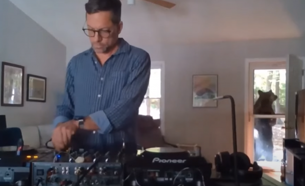 Диджей Джоди Флеминг от Ашвил Северна Каролина миксира на живо