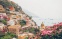 В света има няколко дестинации, които попадат в списъка на всеки пътешественик, а крайбрежието на Амалфи е една от тях. От легендарния Позитано до върха на хълма Равело, блясъкът на най-известния полуостров в Италия е неустоим. 