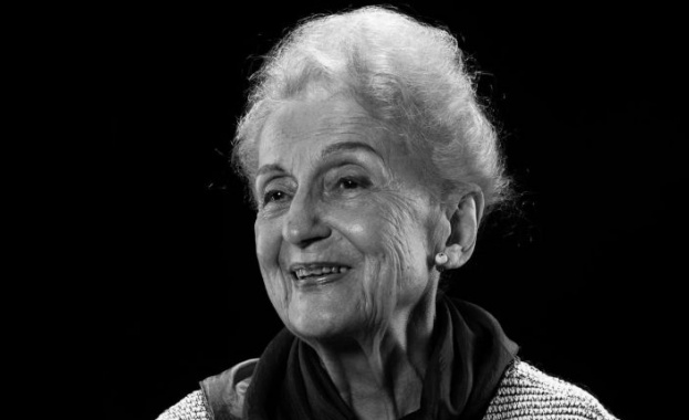 На 88 години си отиде актрисата Гергана Кофарджиева съобщават нейни