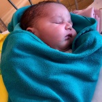 Бебе -гигант близо 5 кг. проплака в „УМБАЛ-Пловдив“