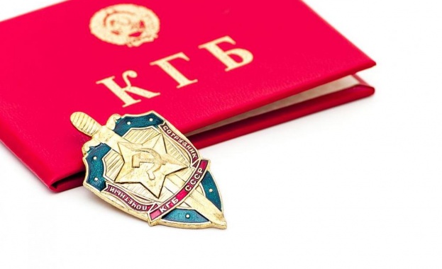 Фалшив зъб с цианкалий или кутия цигари със скрит фотоапарат