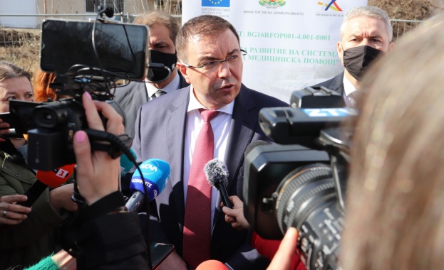 Министър Ангелов даде старта на строителството на новия филиал за спешната медицинска помощ в град Бяла