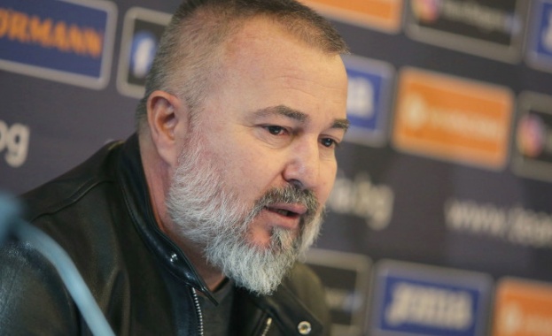 Ясен Петров: В България се работи трудно, защото всички разбират от футбол