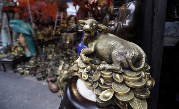 Китай очаква Лунната нова година За празника са подготвени украси