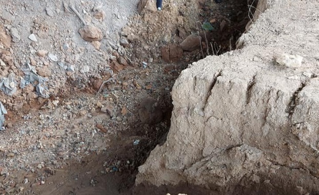 Огромна пукнатина под колоните на автомагистрала Струма край Мало Бучино