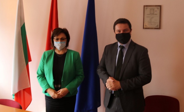 Председателят на БСП Корнелия Нинова се срещна с посланика на