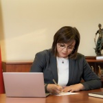 Корнелия Нинова: Здравето не бива да е стока, която се търгува в болниците
