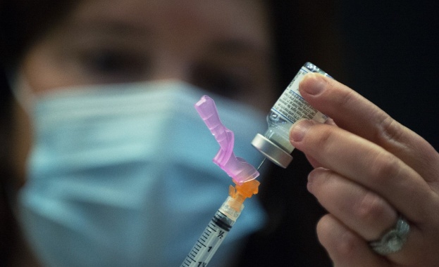 Във Великобритания започна ваксинация на хора над 40 години