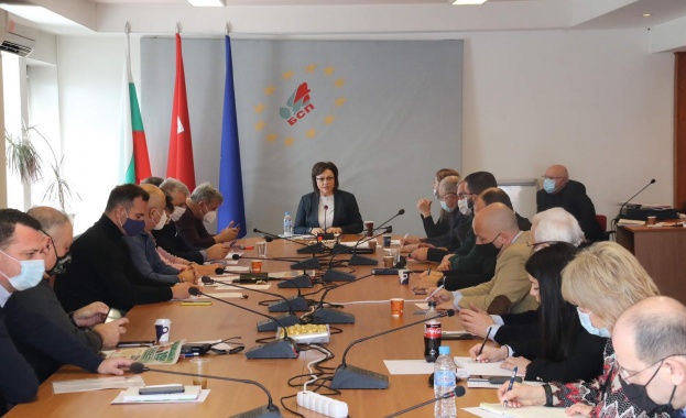 Корнелия Нинова събра на обща среща водачите на листи в
