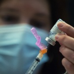 В Москва въвеждат задължителна ваксинация на още категории жители 