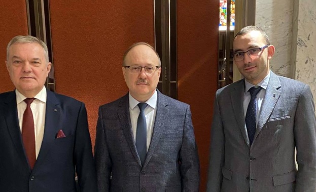 Инициативата Три морета трябва да бъде ограничена само и единствено