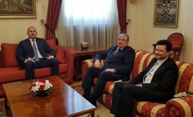 Президентът Румен Радев и примеирът Бойко Борисов си взеха сбогом