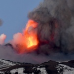Вулканът Етна изригна зрелищно 