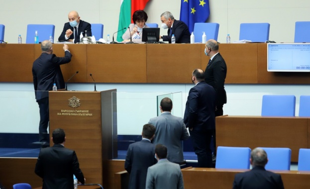 Парламентът отхвърли искането на левицата премиерът Бойко Борисов и на
