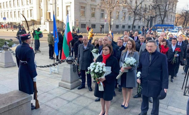 Парламентарната група на БСП за България почете паметта на Васил