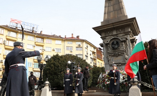 Заместник началникът на отбраната генерал лейтенант Цанко Стойков командващият на Съвместното командване