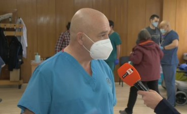 Ваксини на Астра Зенека за всички желаещи от днес се