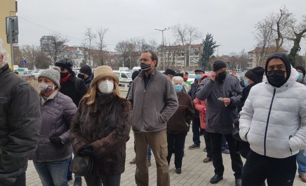 Започна масова ваксинация срещу COVID 19 в Бургас След разпореждането