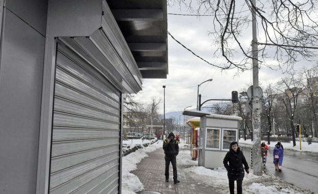 Демонтираха незаконните павилиони пред болница "Св. Иван Рилски"