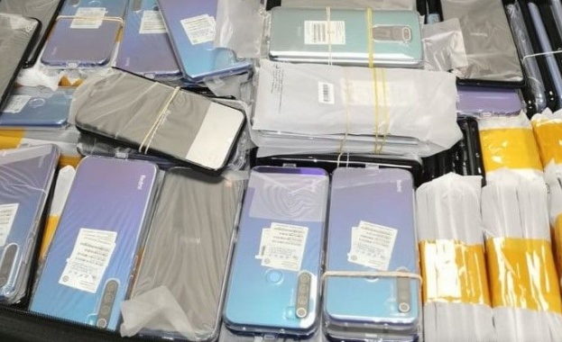Два нови опита за контрабанда на мобилни телефони предотвратиха митническите