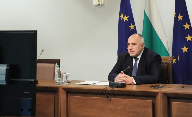 Производителите на ваксини трябва стриктно да спазват договорите за доставки