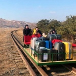 Руски дипломати напуснаха Северна Корея с ръчна дрезина