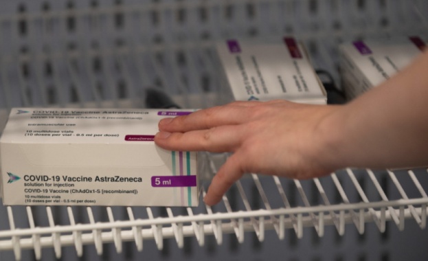 Нидерландия спря ваксинирането с AstraZeneca за лица под 60 години
