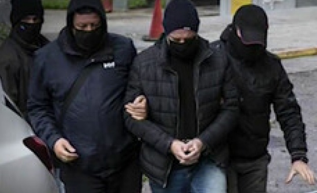 Скандал с обвинения за изнасилване на малолетни от месец се