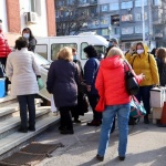 Продължават опашките пред изнесените ваксинационни пунктове и днес в София