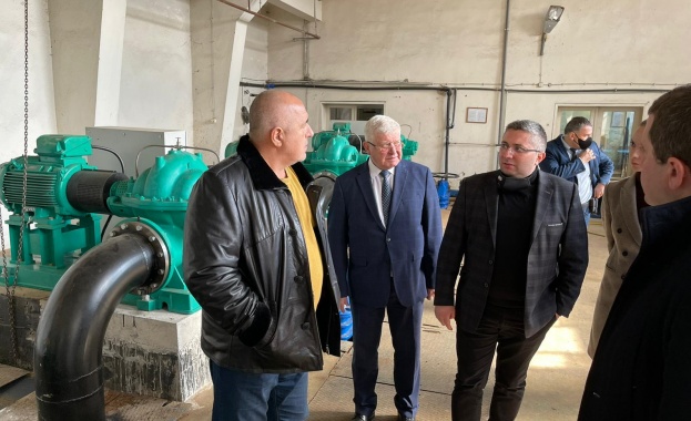 Борисов инспектира ремонта пречиствателната станция за питейна вода в Перник 